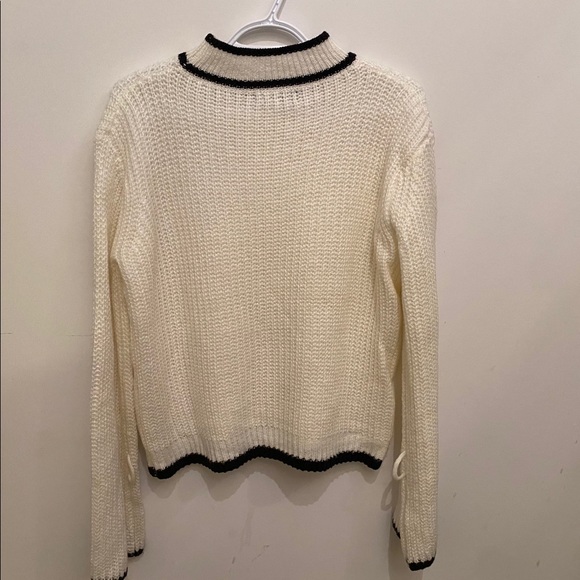 Black and white sweater - Picture 2 of 3